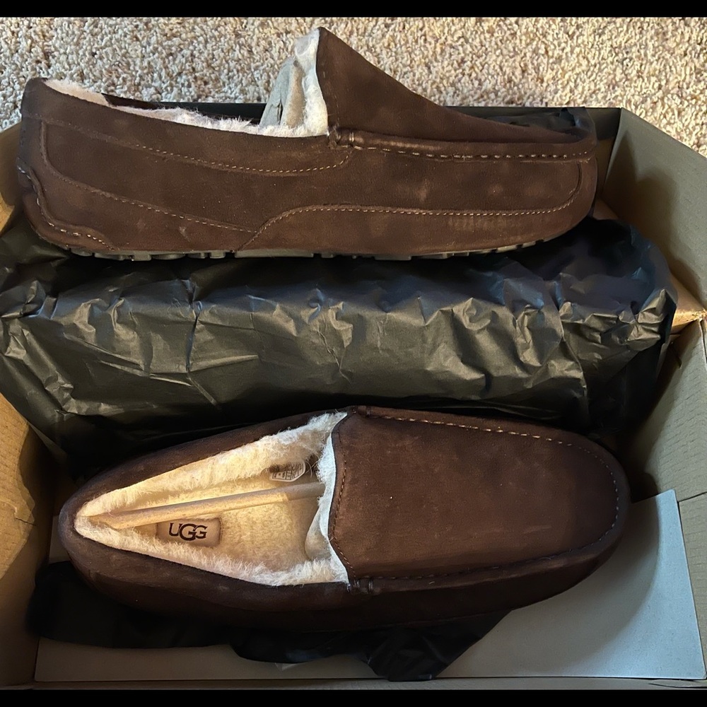 Men’s UGG slip on shoes